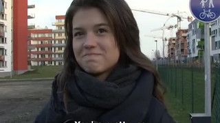 Девушка из Чехии сосет член незнакомцу